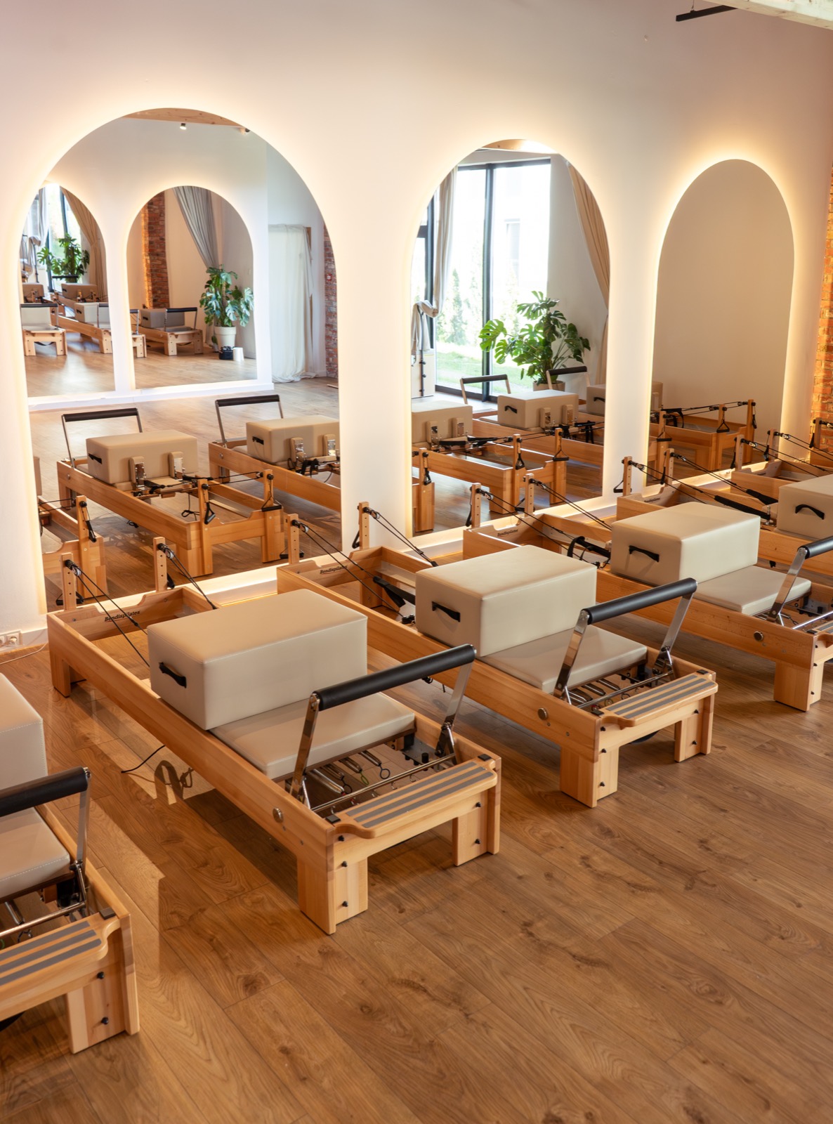 Sala reformerów w studiu House of OM w Krakowie